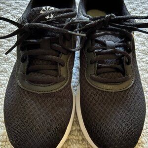 Nike Sneakers Size 8 Womens. Worn one summer. Some marks on front and bottom fro